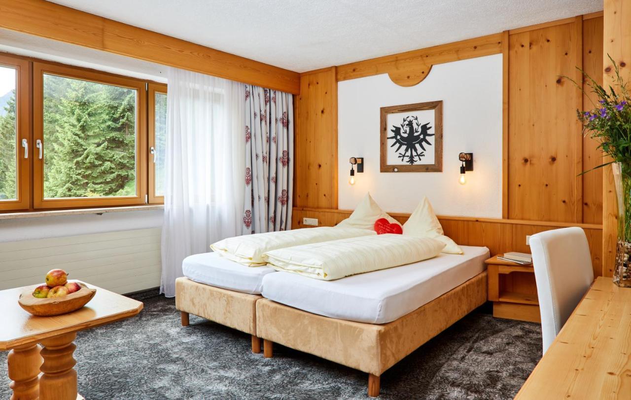 Hotel Hubertushof - Ihr Hotel Mit Herz Leutasch Room photo
