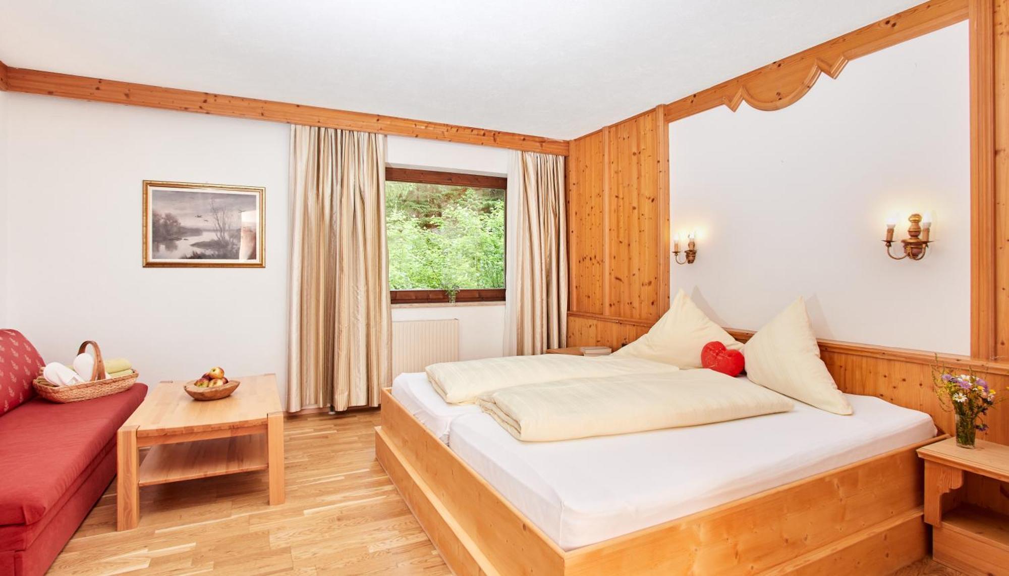 Hotel Hubertushof - Ihr Hotel Mit Herz Leutasch Room photo