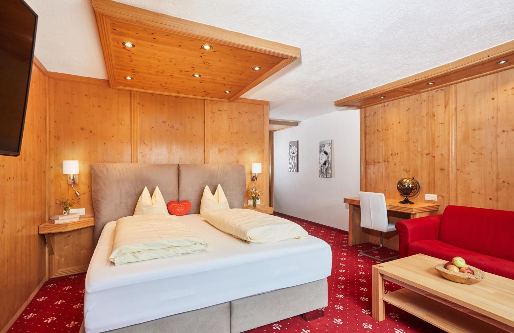 Hotel Hubertushof - Ihr Hotel Mit Herz Leutasch Room photo